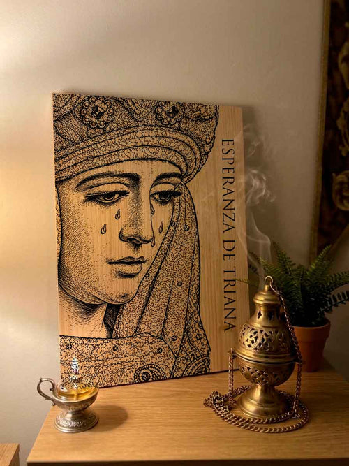 Cuadro cofrade de madera natural de la Esperanza de Triana, Semana Santa de Sevilla, 40x30 cm